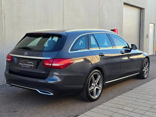Mercedes-Benz C-Class view 4