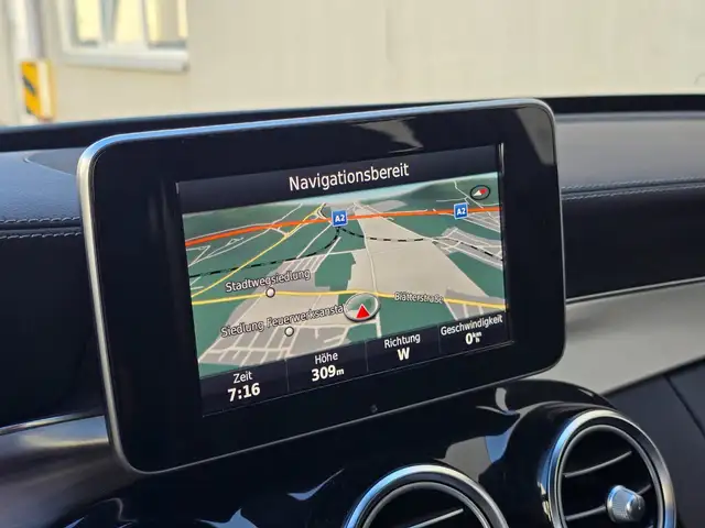 Mercedes-Benz C-Class view 12