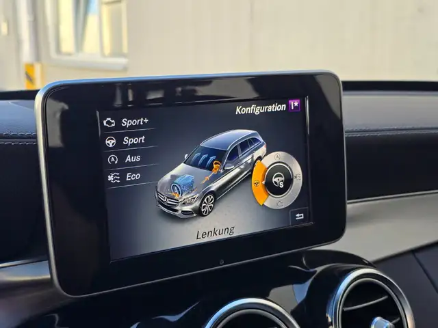 Mercedes-Benz C-Class view 13