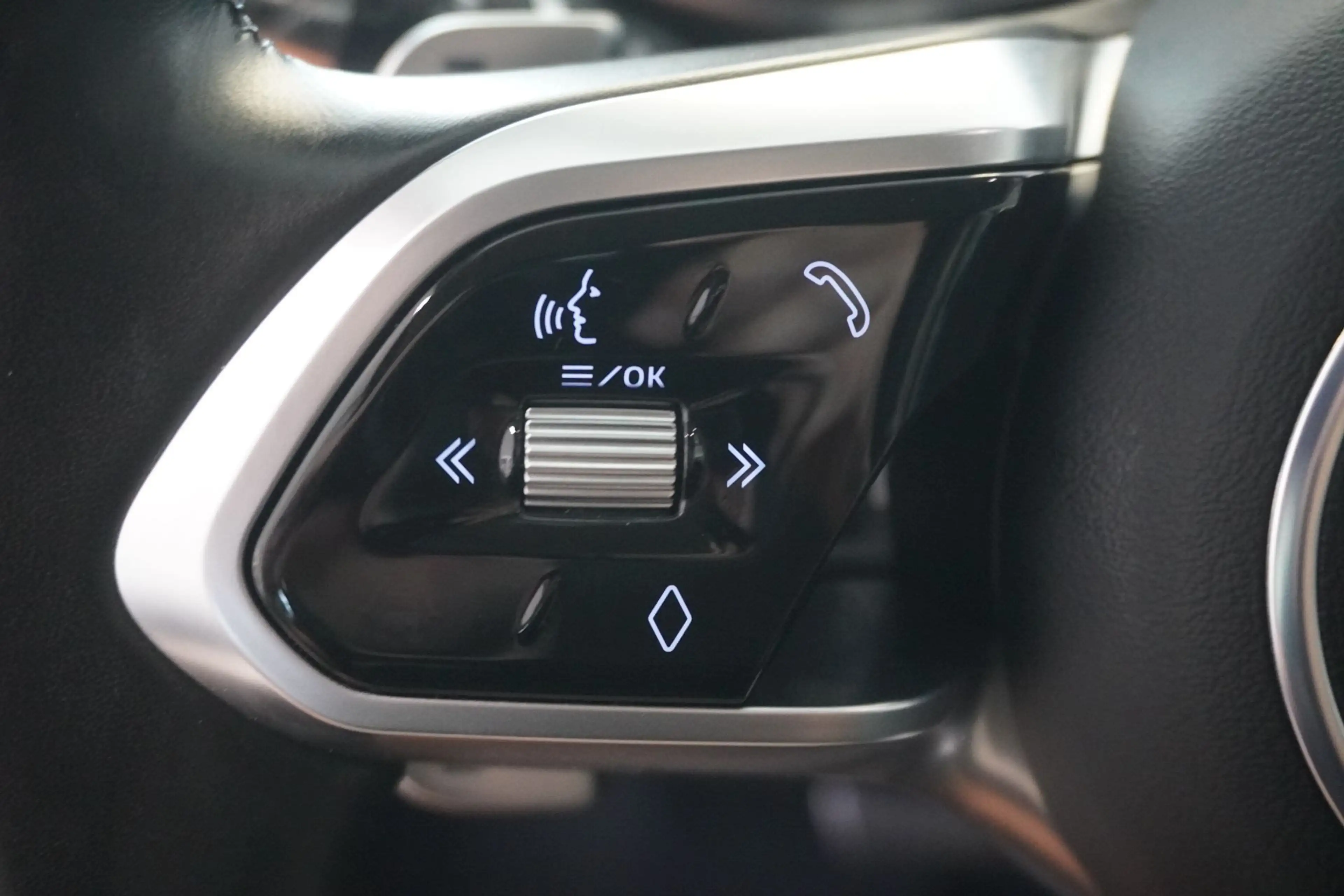 Jaguar F-Pace P400e Hybrid HSE Aut. LED/Panorama/Kamera — photo 13