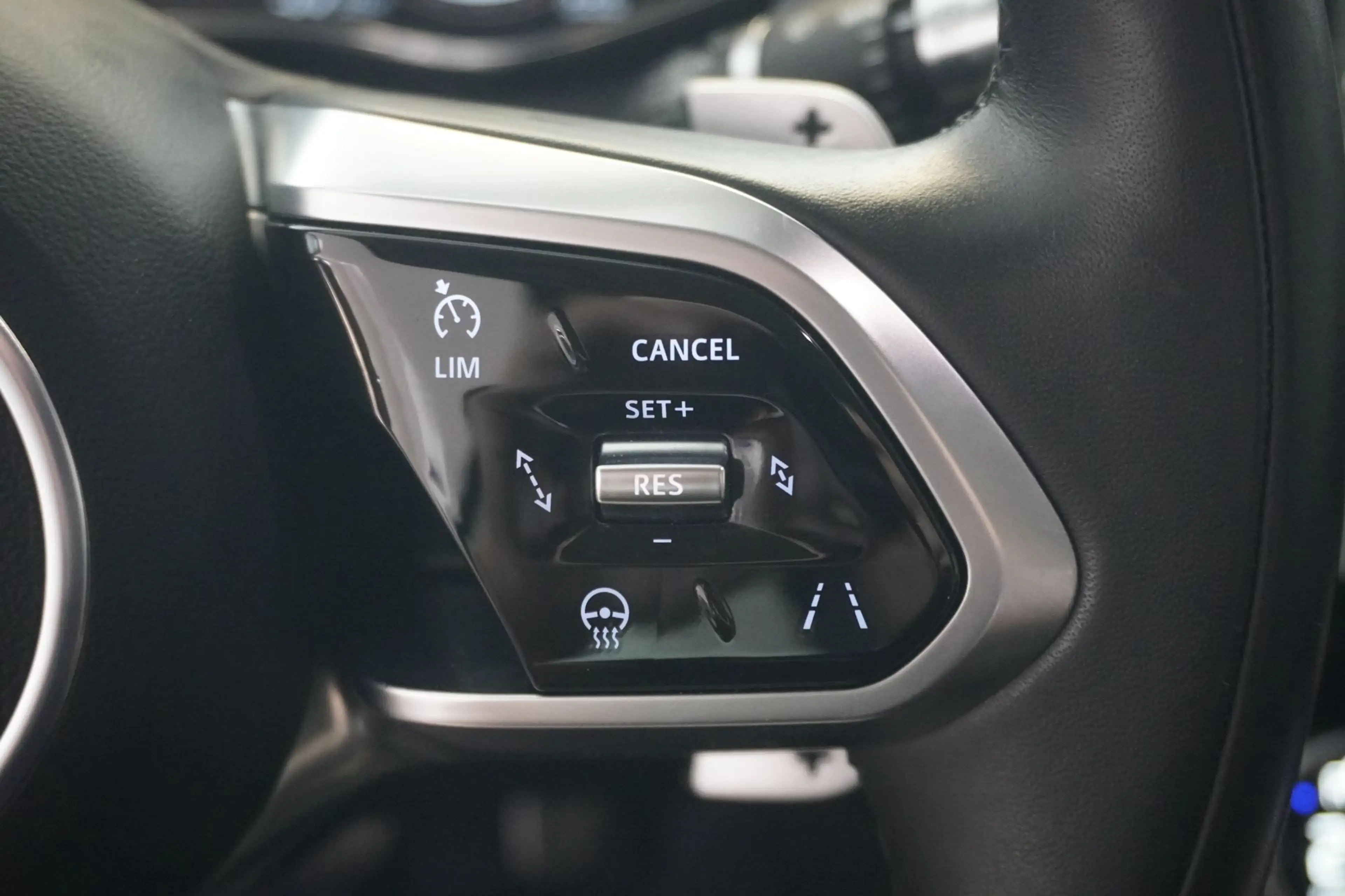 Jaguar F-Pace P400e Hybrid HSE Aut. LED/Panorama/Kamera — photo 14