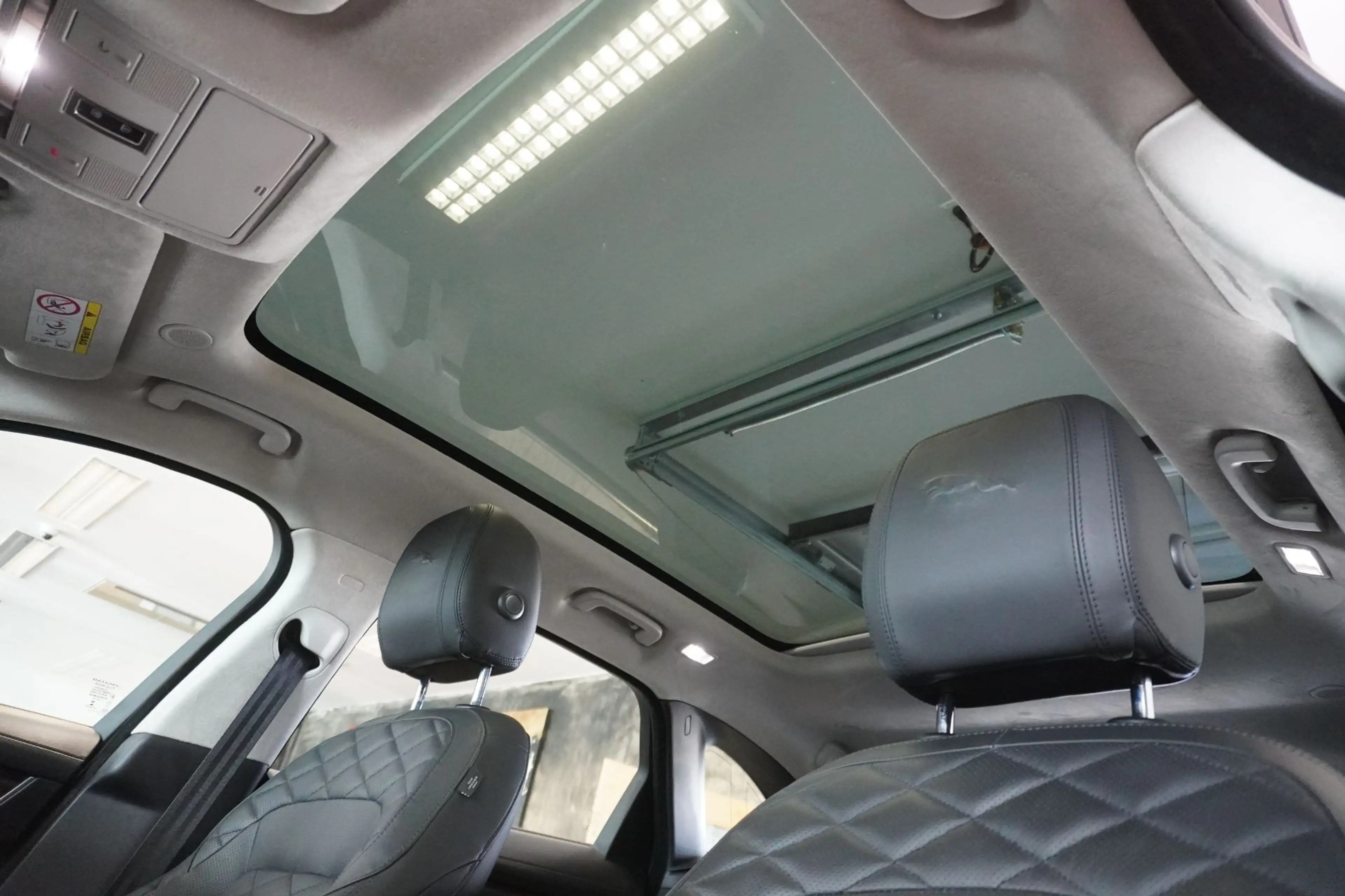 Jaguar F-Pace P400e Hybrid HSE Aut. LED/Panorama/Kamera — photo 9