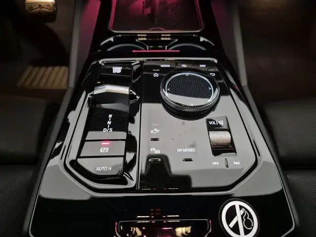 BMW 5 Series view 10