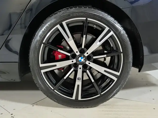 BMW 5 Series view 13