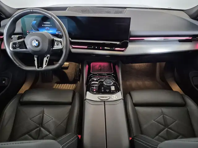 BMW 5 Series view 8