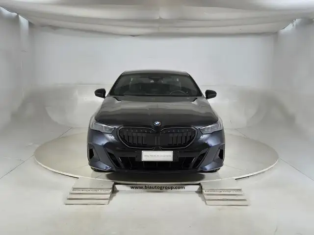 BMW 5 Series view 3