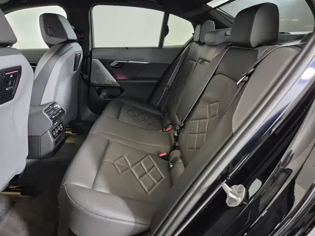 BMW 5 Series view 7