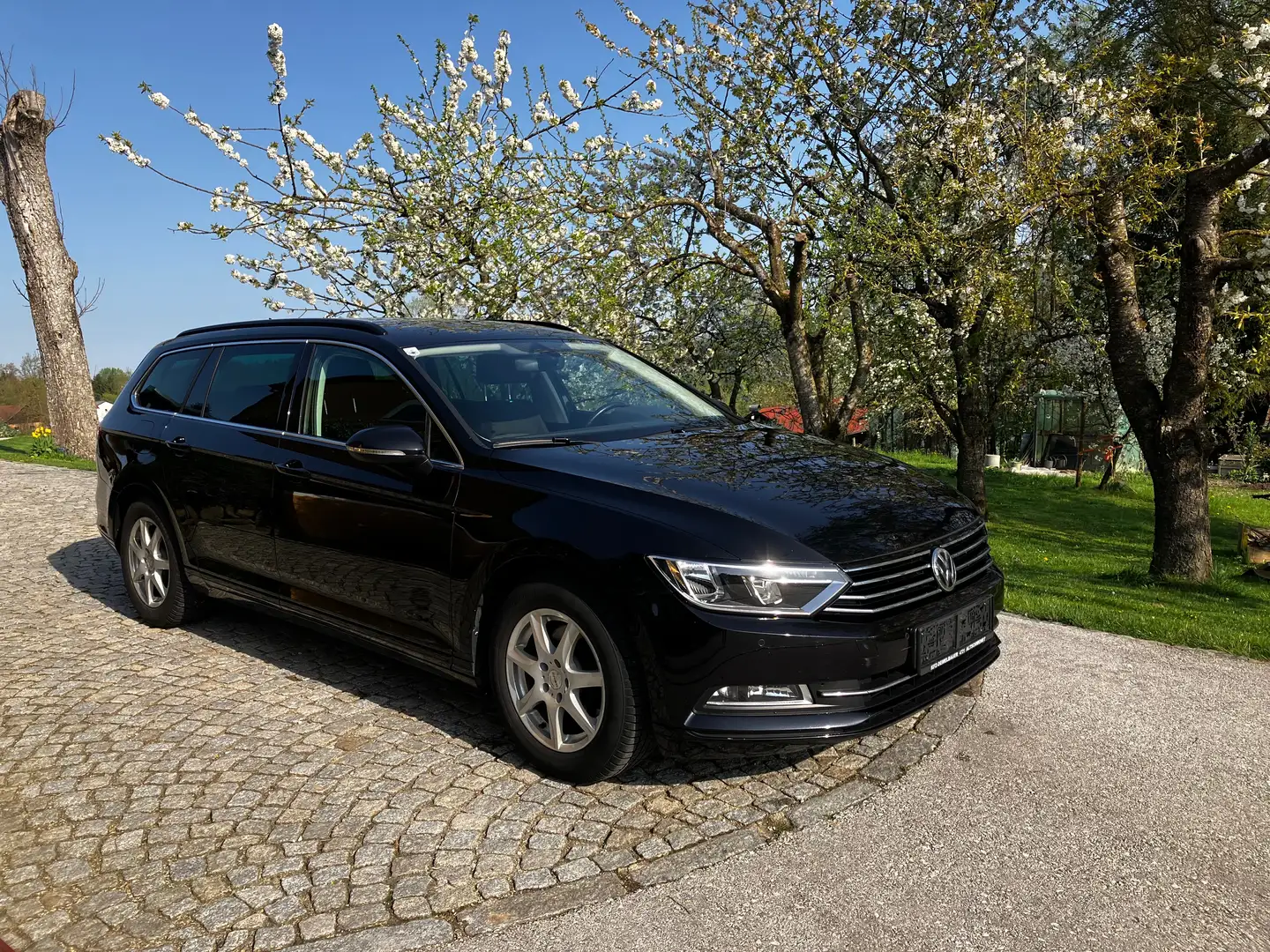 Volkswagen Passat Černá - 2