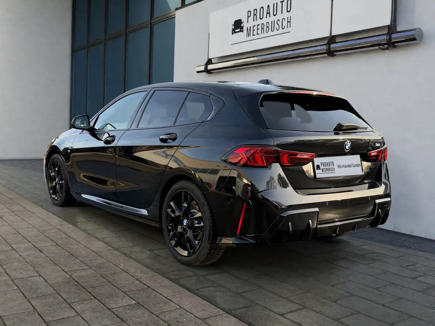 BMW 120 i M Sport AHK/ACC/ADAPTLED/HUD/MMRY/H&K/360° Schwarz - 2