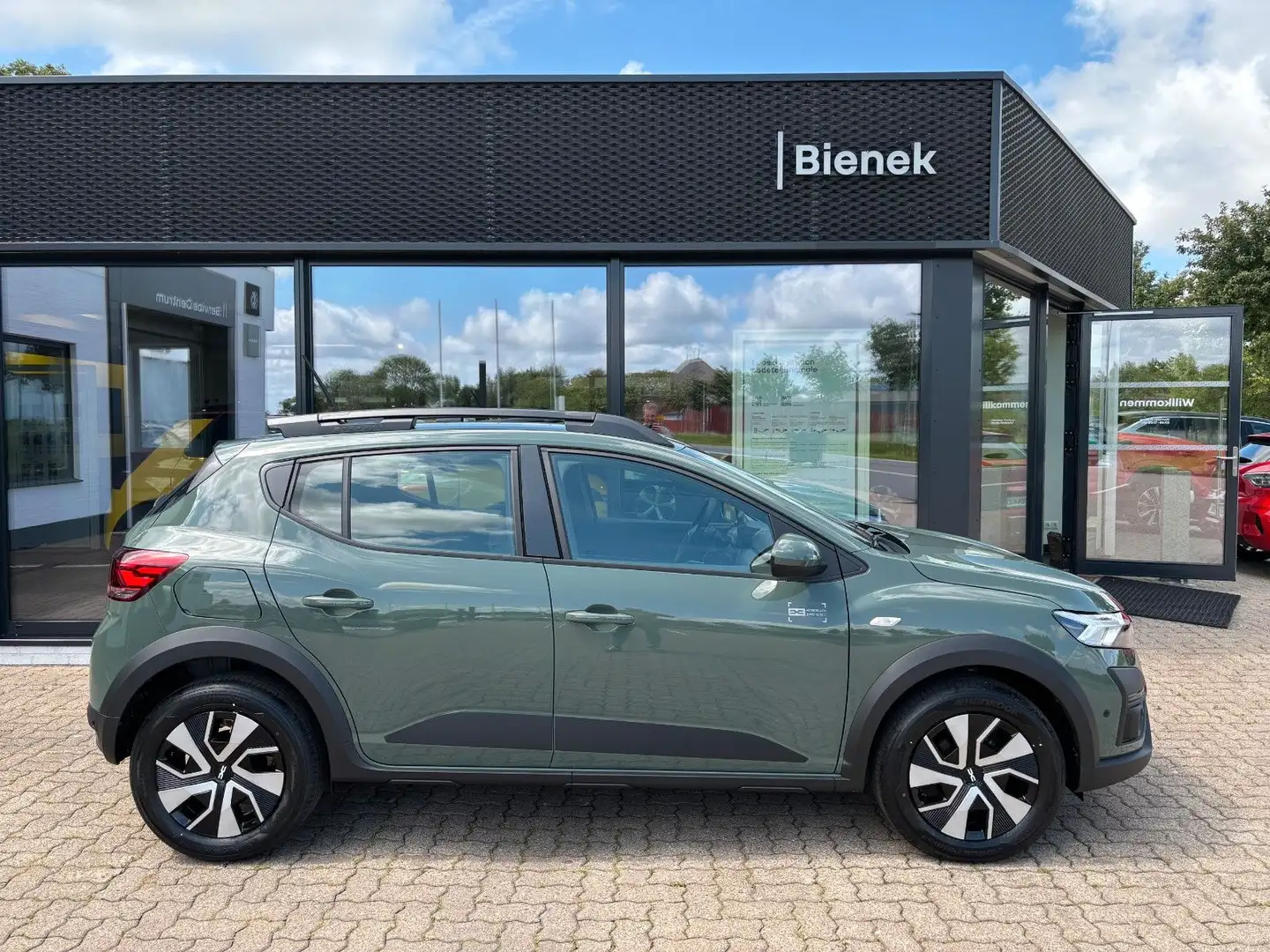 Dacia Sandero Stepway Expression TCe 90 Groen - 1