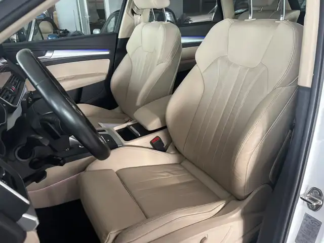 Audi Q5 view 14