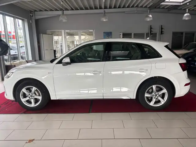 Audi Q5 view 2