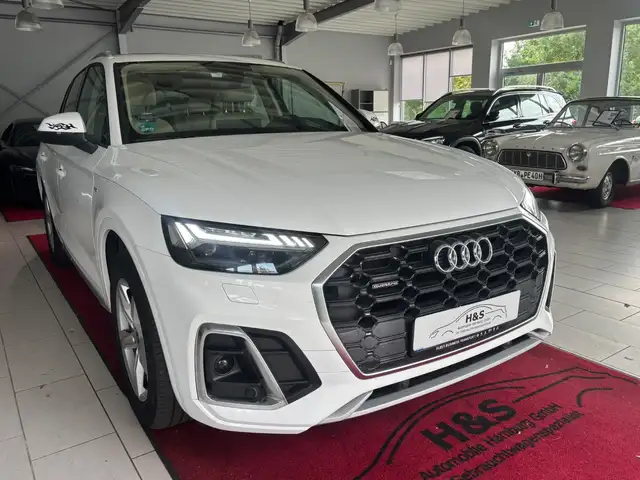 Audi Q5 view 8