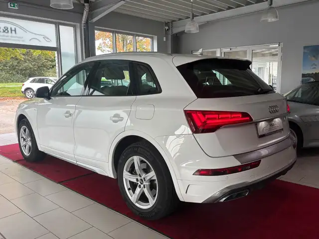 Audi Q5 view 3