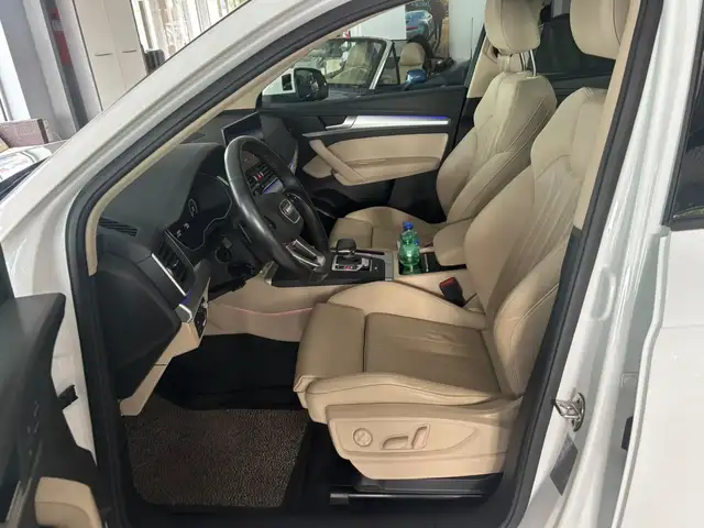 Audi Q5 view 13