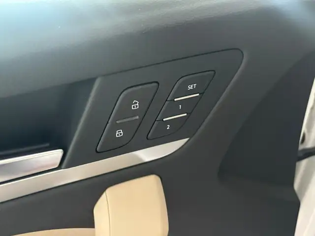 Audi Q5 view 11