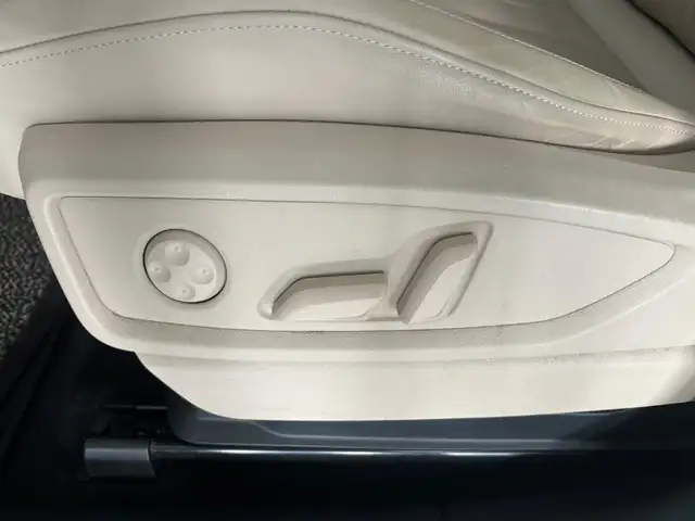 Audi Q5 view 12