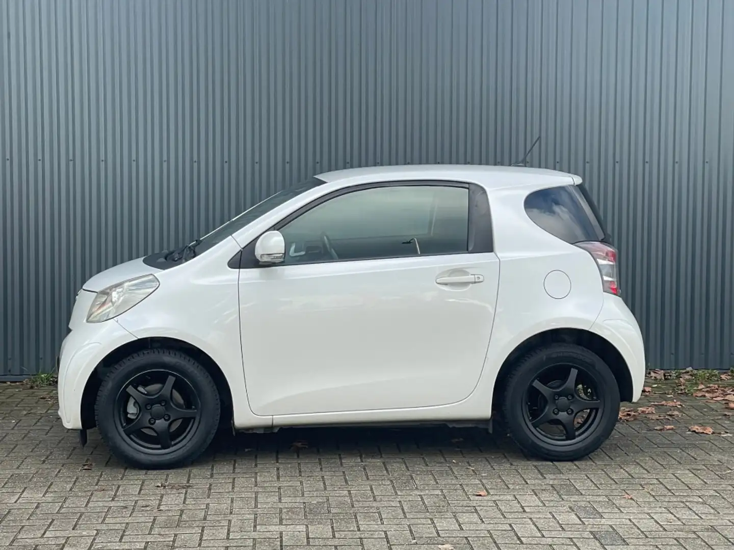 Toyota iQ 1.0 VVTi Comfort Bílá - 2