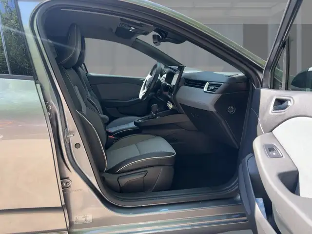 Renault Clio view 8