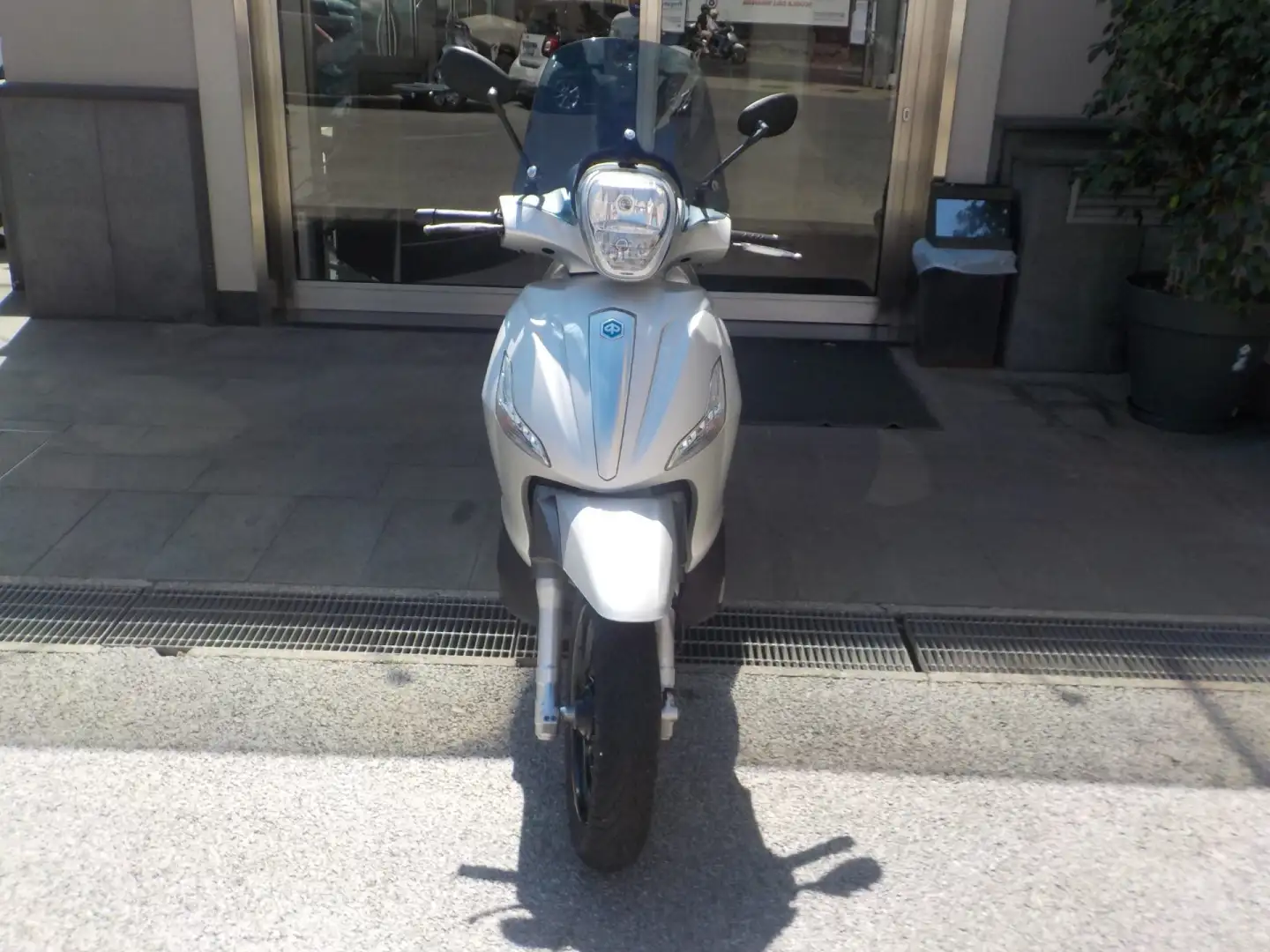 Piaggio Beverly 350 ABS-ASR TOURER - Anno 2021 Gris - 1