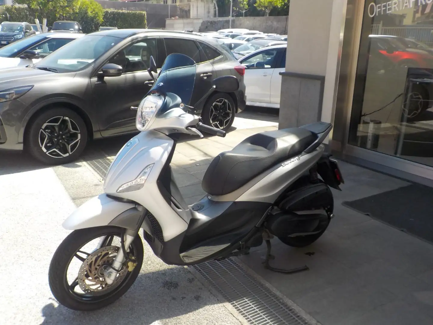 Piaggio Beverly 350 ABS-ASR TOURER - Anno 2021 Gris - 2