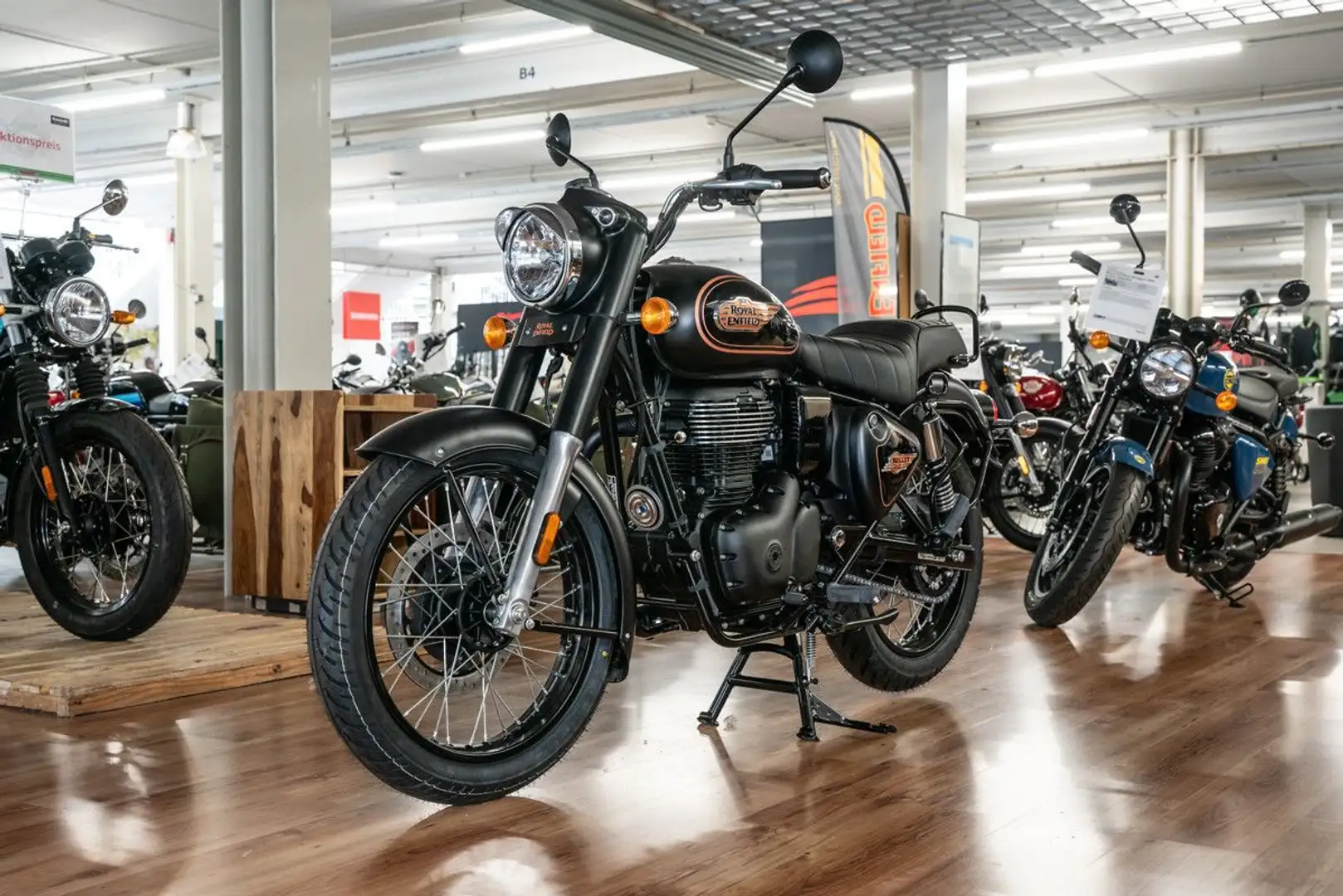 Royal Enfield Bullet 350 ABS, sofort lieferbar, Lieferservice Schwarz - 2