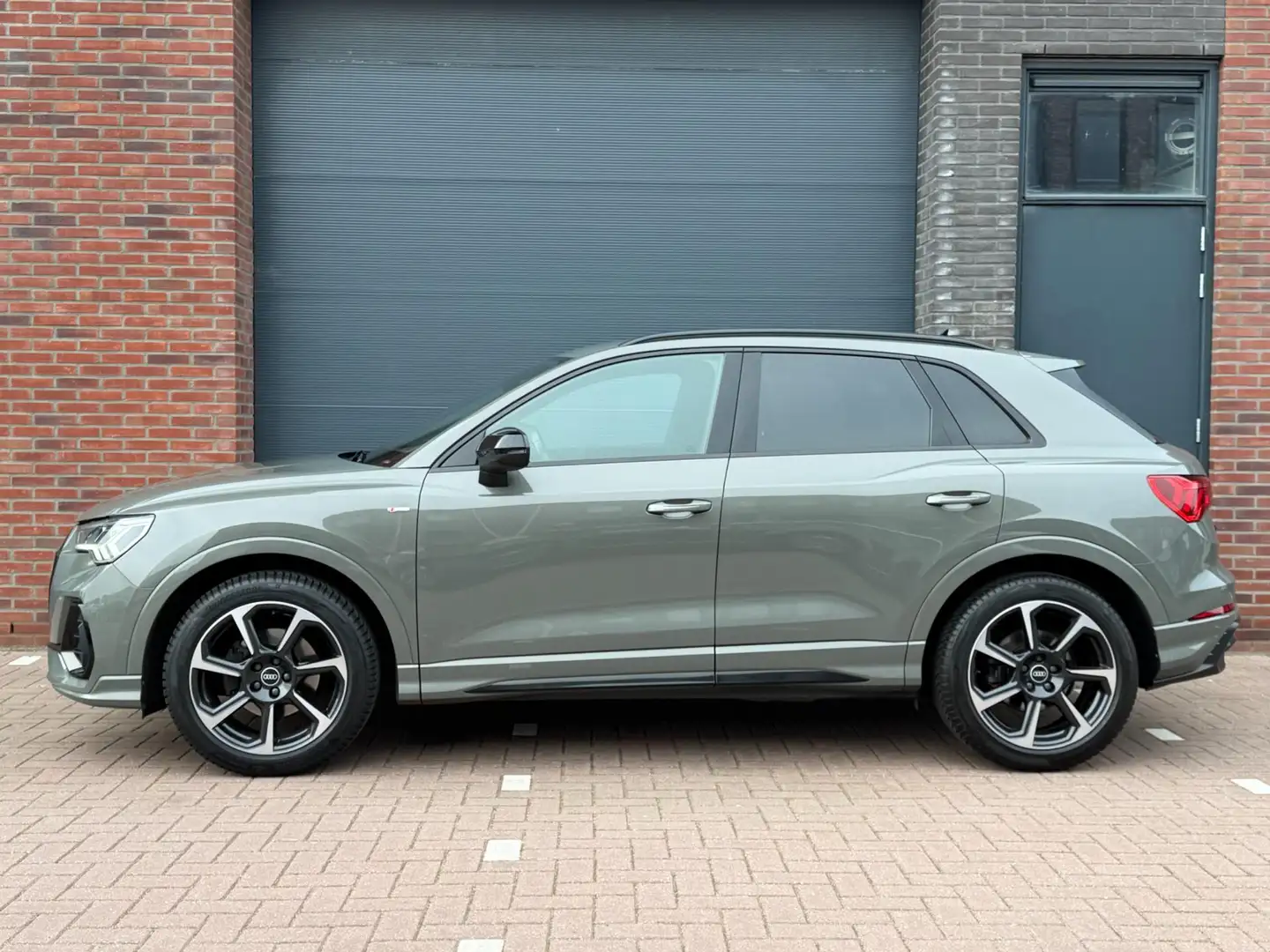 Audi Q3 35 TFSI S Line Automaat | Virtual Cockpit | Trekha Gris - 2