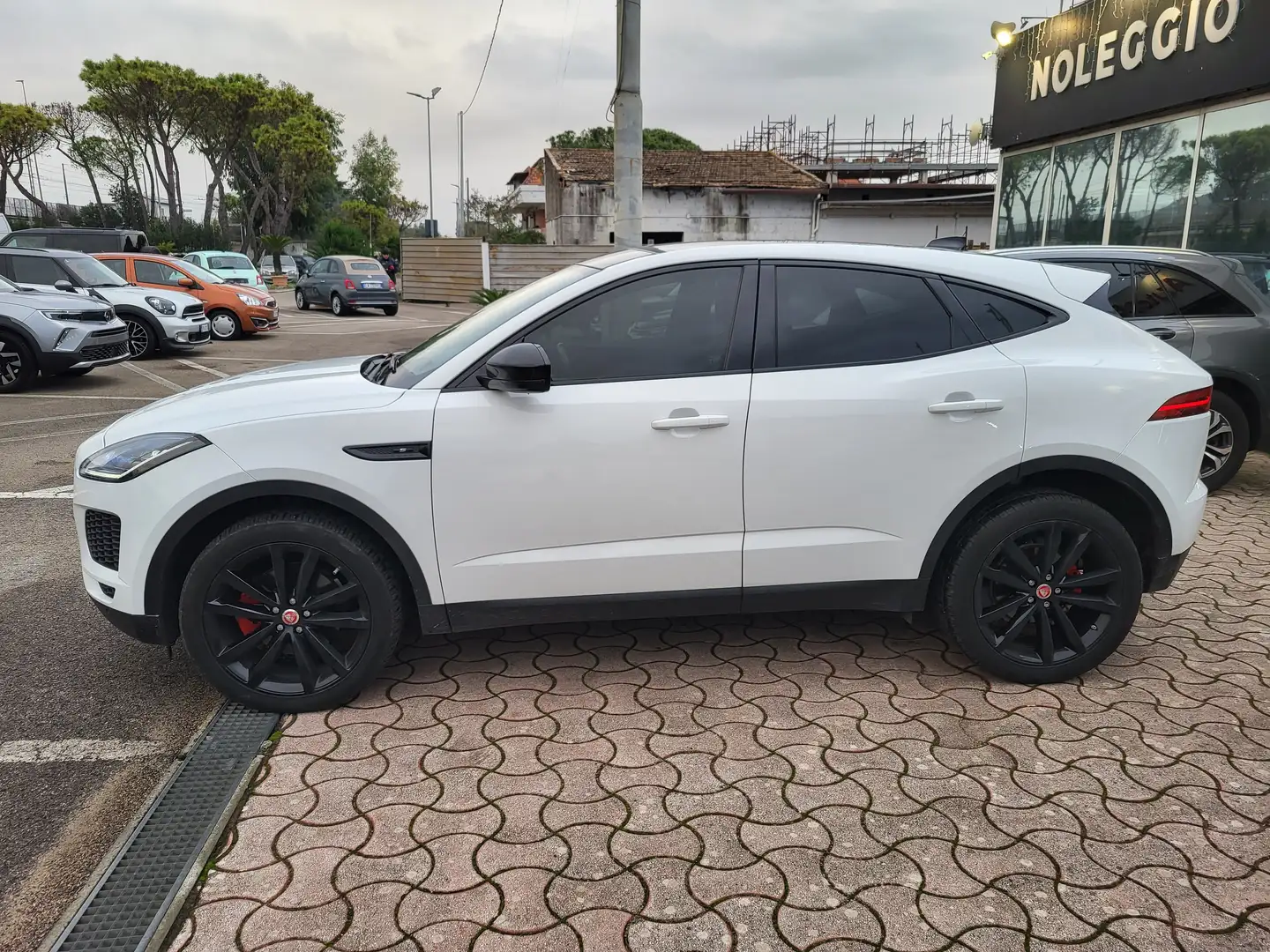 Jaguar E-Pace E-Pace 2.0d i4 R-Dynamic SE awd 180cv auto my19 Weiß - 2