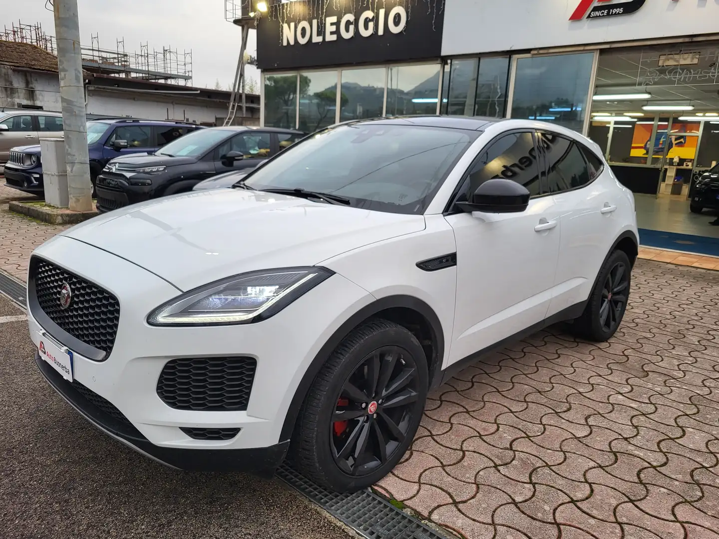 Jaguar E-Pace E-Pace 2.0d i4 R-Dynamic SE awd 180cv auto my19 Weiß - 1