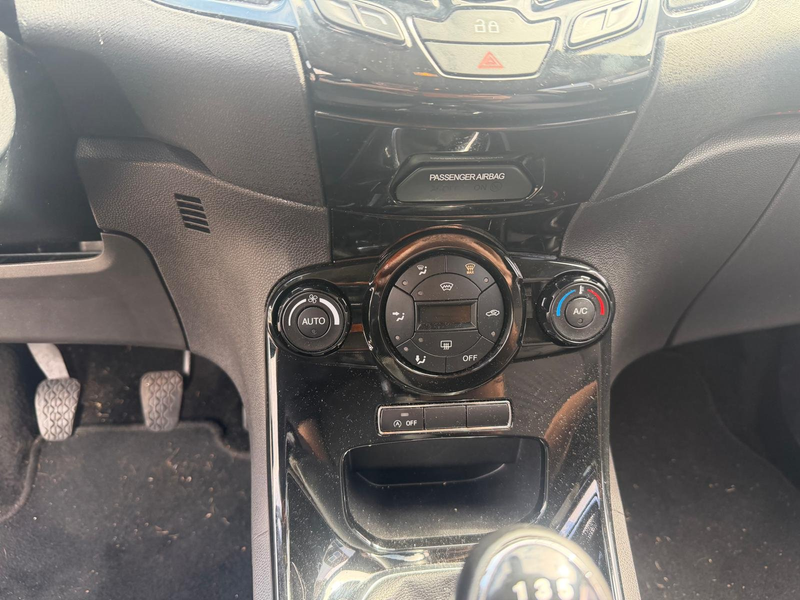 Ford Fiesta 1.0 EcoBoost. Titanium — photo 10