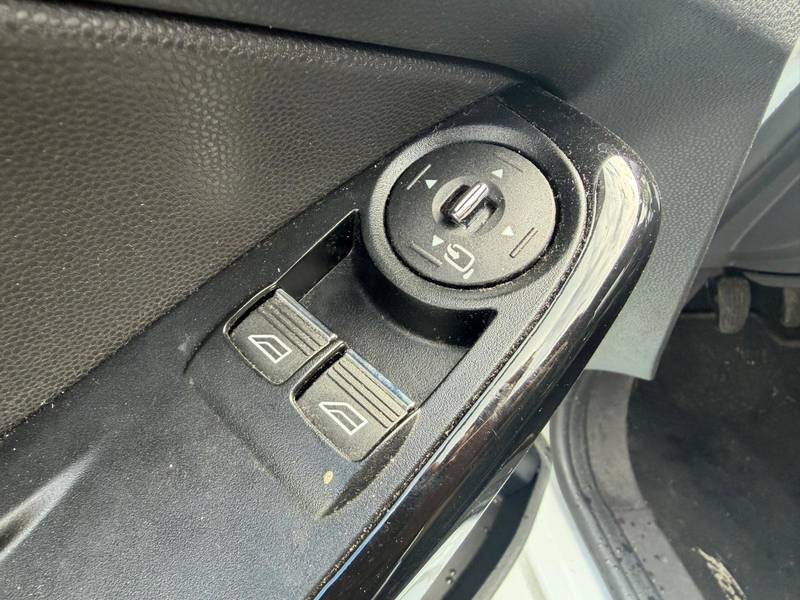 Ford Fiesta 1.0 EcoBoost. Titanium — photo 11