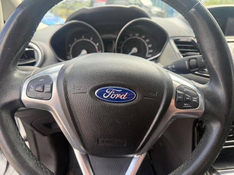 Ford Fiesta 1.0 EcoBoost. Titanium — photo 8