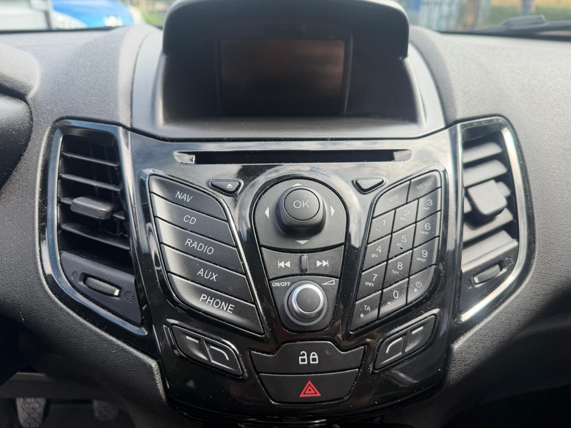 Ford Fiesta 1.0 EcoBoost. Titanium — photo 9