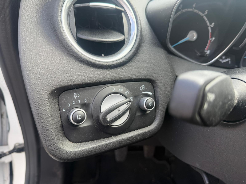 Ford Fiesta 1.0 EcoBoost. Titanium — photo 12
