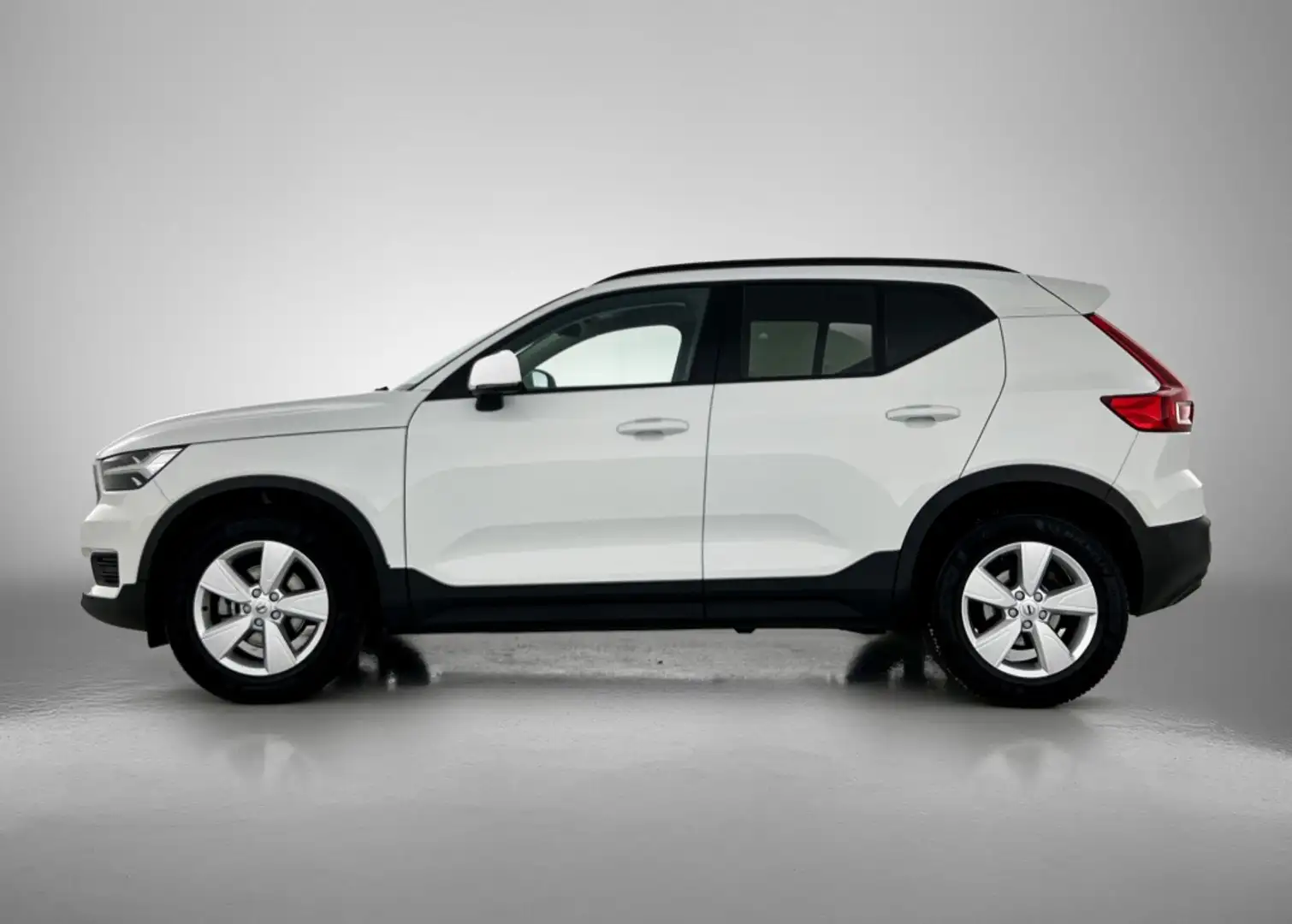 Volvo XC40 1.5 T2 Momentum Core Blanco - 2