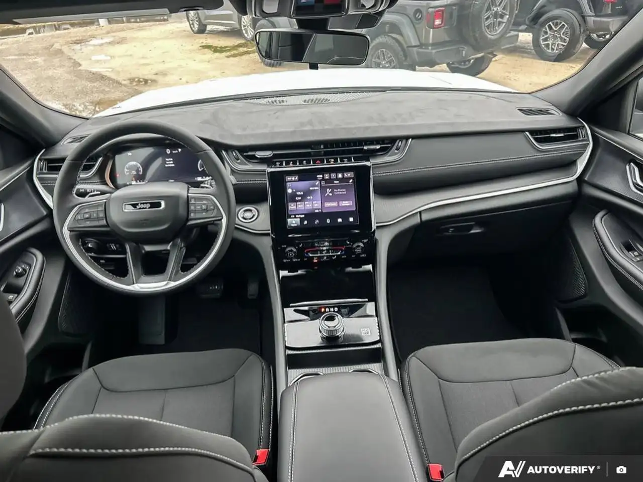 Jeep Grand Cherokee снимка Jeep Grand Cherokee