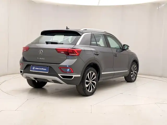 Volkswagen T-Roc view 4