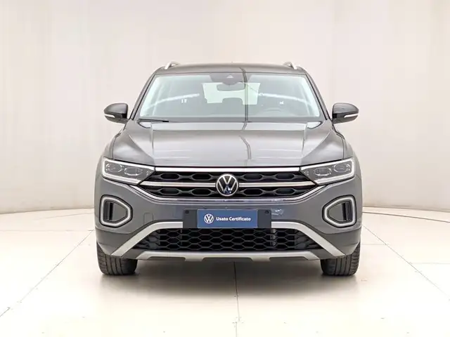 Volkswagen T-Roc view 2