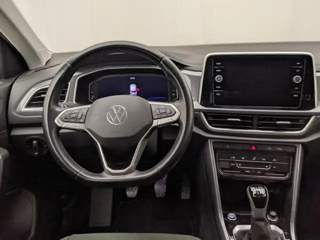 Volkswagen T-Roc view 7