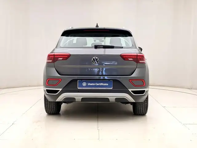 Volkswagen T-Roc view 5