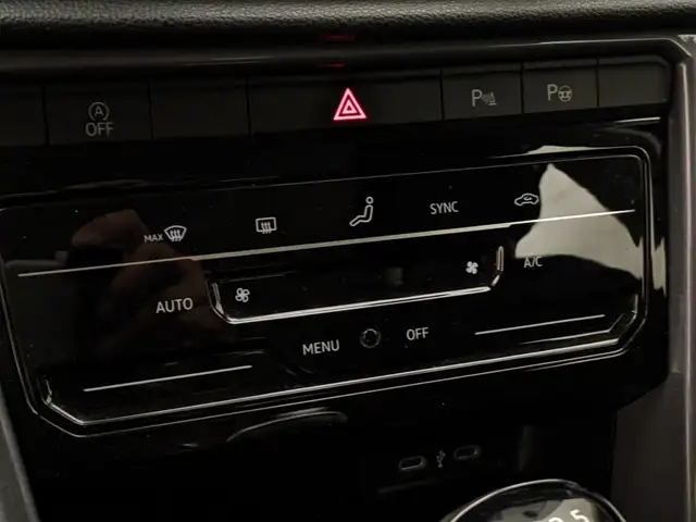 Volkswagen T-Roc view 13