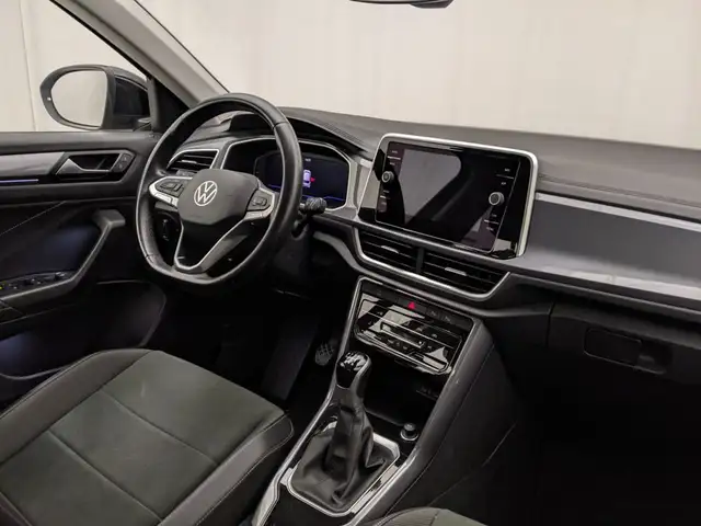 Volkswagen T-Roc view 6