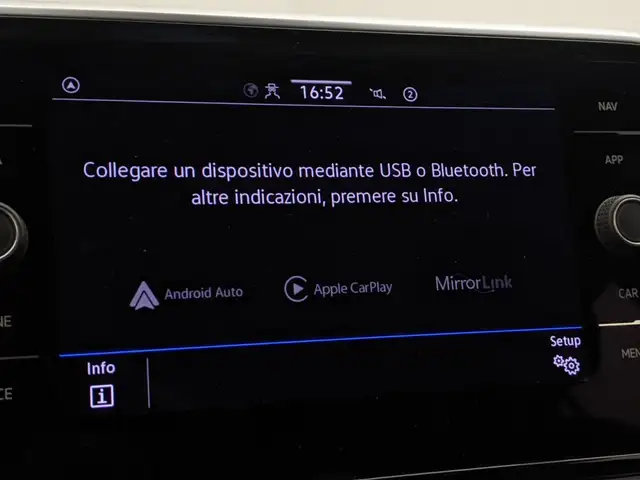 Volkswagen T-Roc view 15