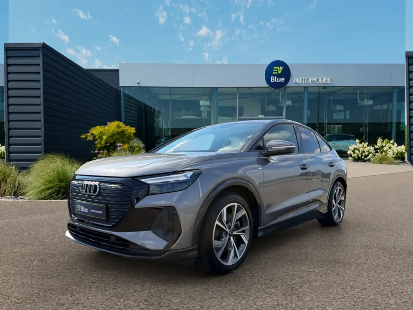 AUDI Q4