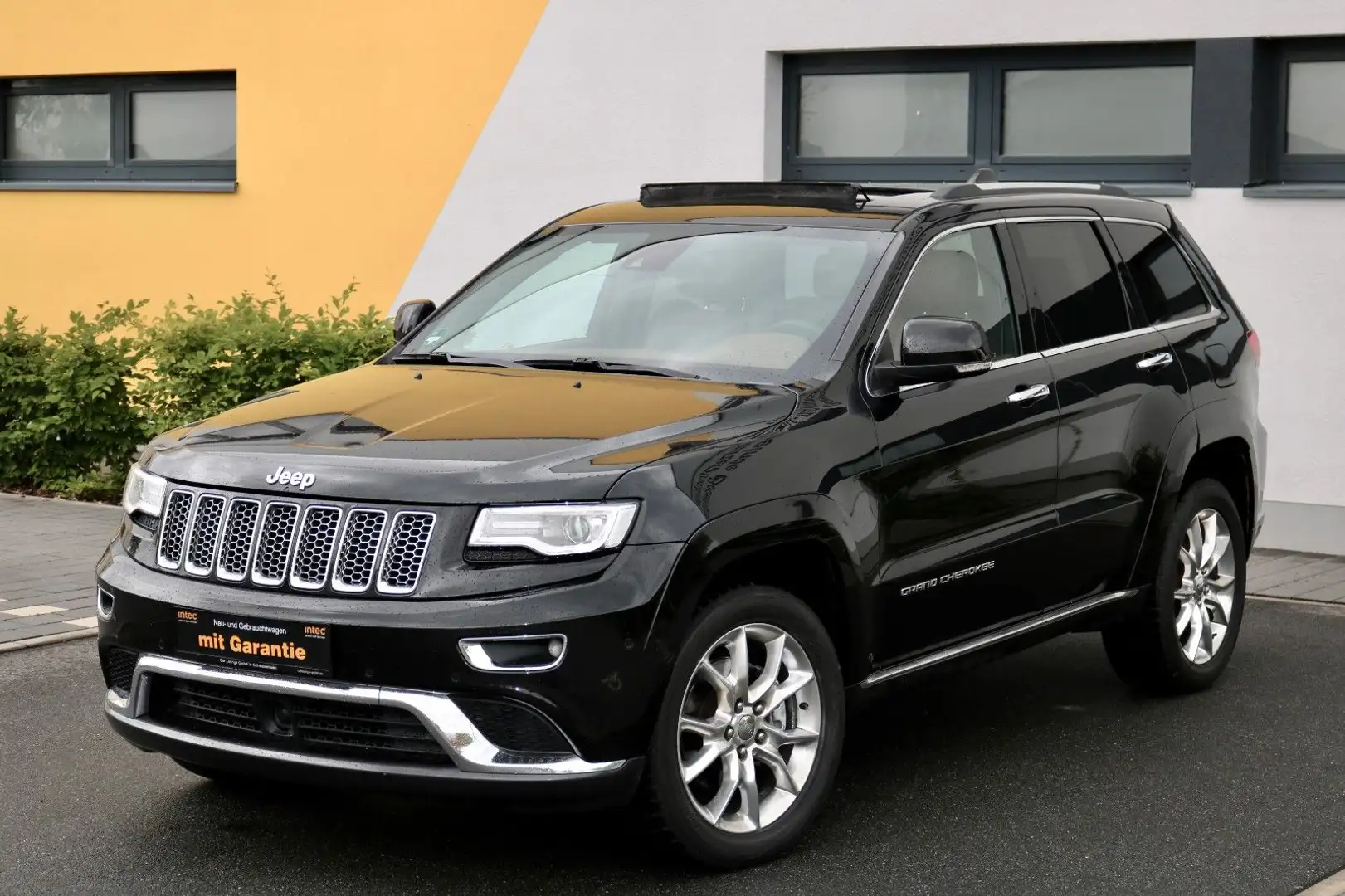 Jeep Grand Cherokee 3.0 CRD Summit 4X4/PANO/KAMERA/AC Černá - 1