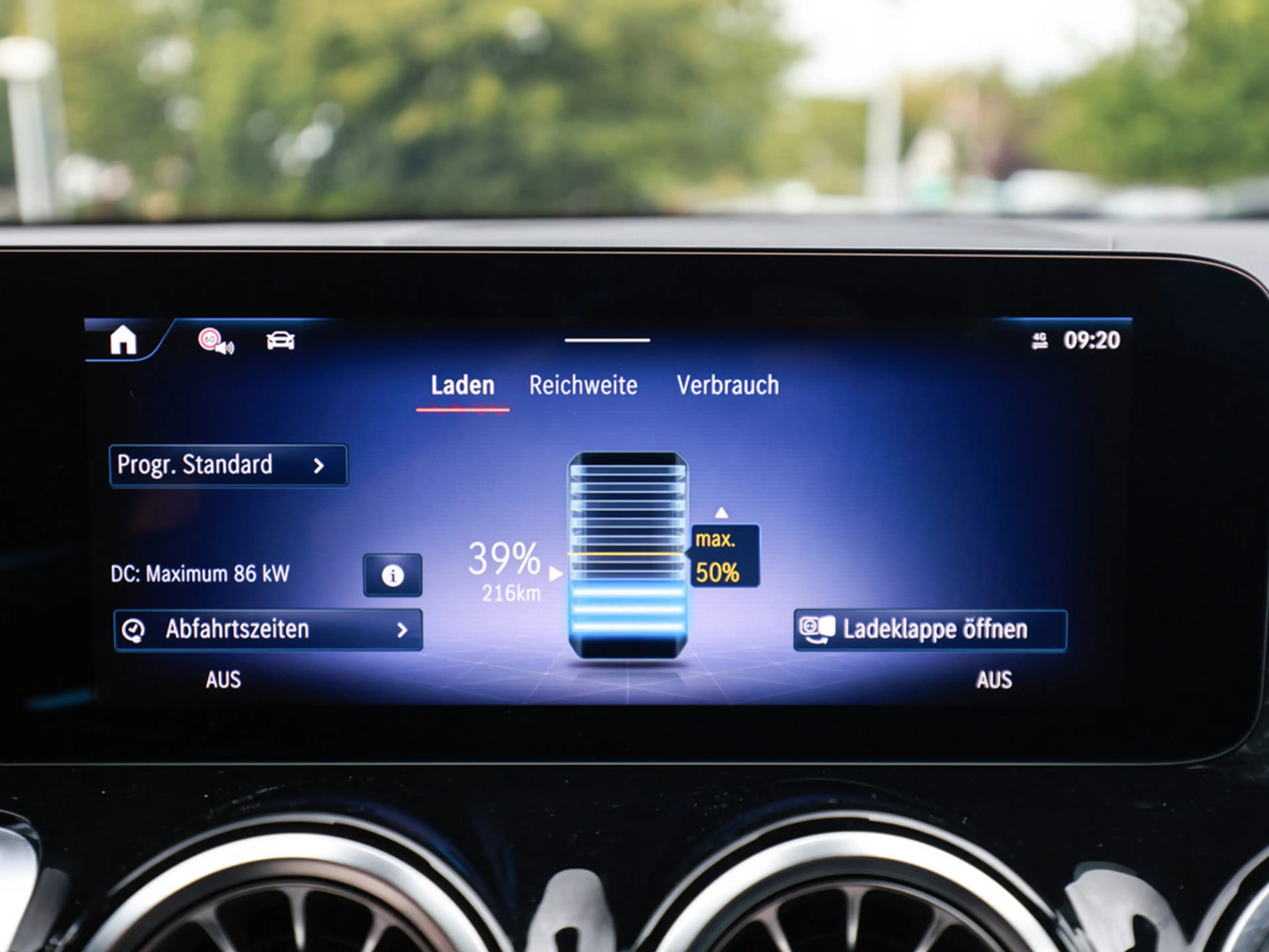 Mercedes-Benz EQB 250 + AMG Sport Advanced LED 360° NAVI SHZ — photo 14