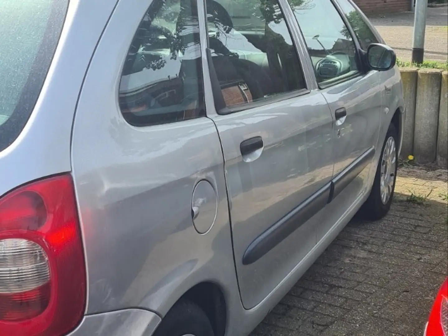 Citroen Xsara Picasso 1.8i-16V Différence2 Grijs - 2