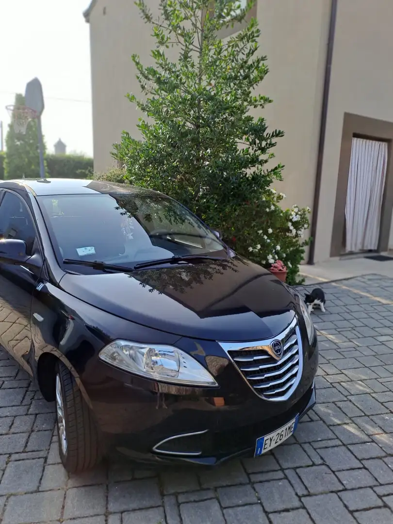 Lancia Ypsilon 1.2 8v Silver c/clima 69cv - 2