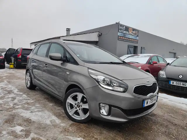 Kia Carens Motion