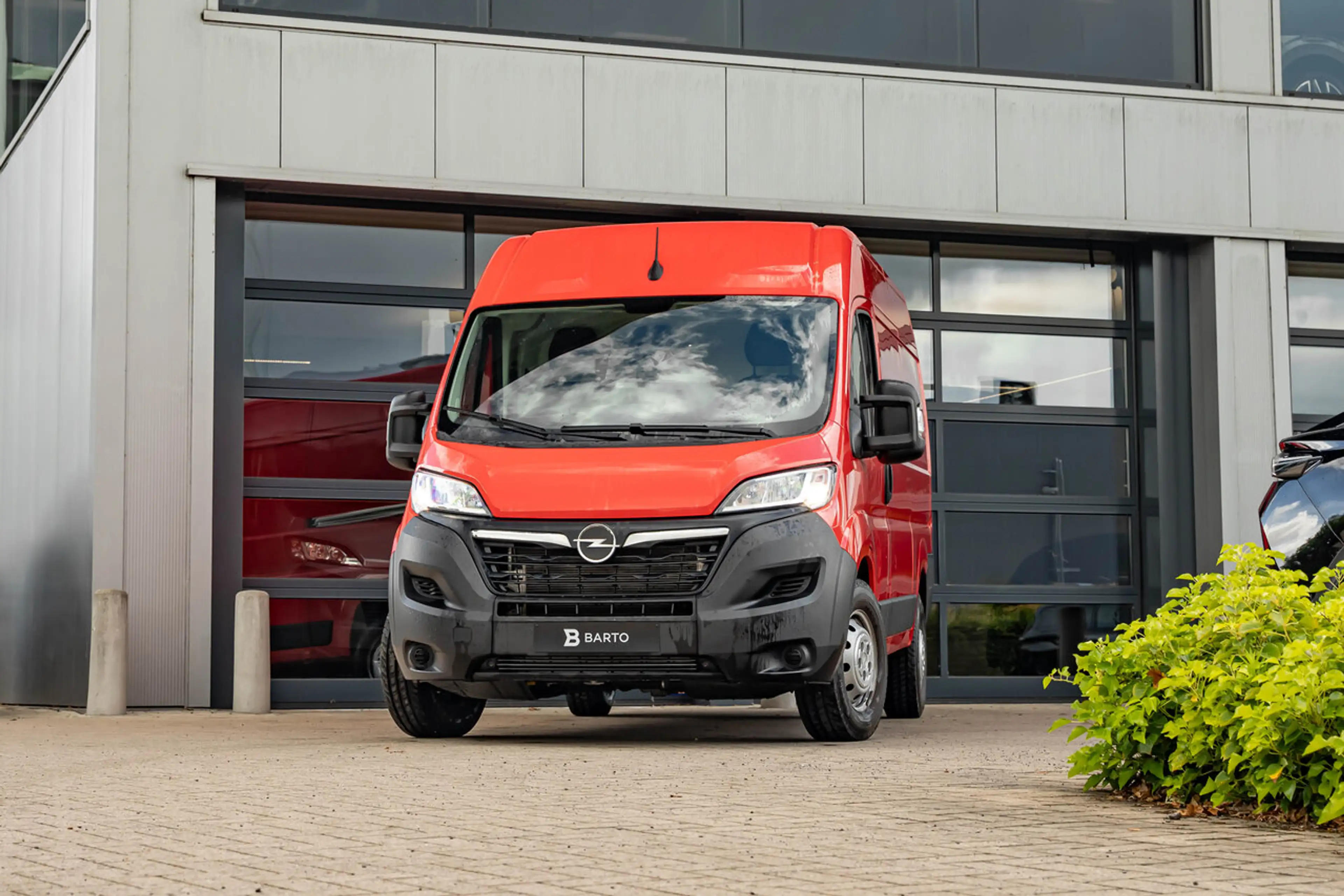 Opel Movano L2H2 | 140PK MT | Parkeersens. a | Airco | Crui...